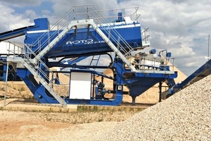  5	Die RotoMax Schwertwäsche hilft stark mit Lehm verunrei­nigtes Material aufzubereitenThe RotoMax logwasher helps to process heavily claybound material 