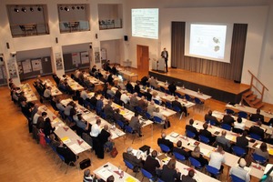  5 Dr. H.-G. Jäckel during his lecture 