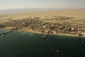  1 Luftaufnahme vom Seehafen Mejillones • Aerial view of the maritime port of Mejillones 