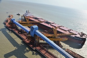  Eisenerzverschiffung in Brasilien • Ship-loading of iron ore in Brazil 