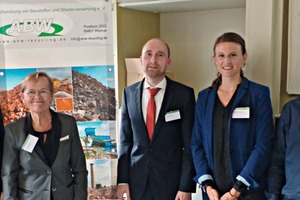  2 The winner of the “Award for young researchers in construction material recycling” Anna-Lena Höhn M.Sc., Prof. Dr.-Ing. habil. Anette Müller, the two second-placed winners Stephan Dose M.Sc. and Stephanie Grümer M.Sc. and the General Secretary of ABW e.V., Dipl.-Ing. Alexander Schnell (from left to right)  