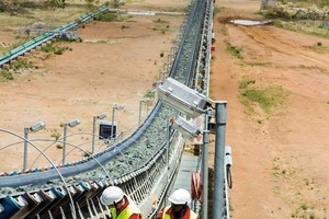  3	Das Service-Team von REMA TIP TOP bei der Inspektion der Bandanlage • The service team of REMA TIP TOP inspecting the&nbsp;belt conveyor 