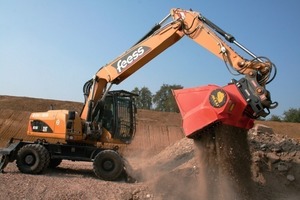  	Cat M318D mobile excavator with ALLU screening bucket  