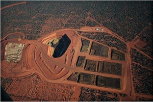  12		Mount Weld Mine in Australien • Mount Weld mine in Australia  