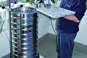  5	Einsatz der AS&nbsp;450&nbsp;control im Lockergesteinslabor • Sieving loose rock with the AS&nbsp;450&nbsp;control 
