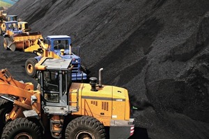  13		Lagerplatz in chinesischer Kohlemine • Stockyards in a Chinese coal mine 