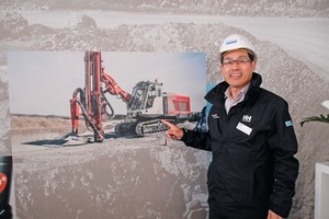  5 Dinggui Gao, Präsident von Sandvik Construction, im Pavillon des Unternehmens auf der steinexpo 2014 • Dinggui Gao, President of Sandvik Construction, in the company’s pavilion at the steinexpo 2014 