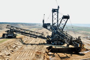  1 A giant among mining machines: the Excavator&nbsp;290 at the Hambach opencast mine operated by RWE Power AG 