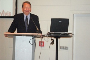  2	Prof. Dr.-Ing. habil Dr. h. c. Karl J. Thomé-Kozmiensky bei der ­Eröffnungsrede • Prof. Dr.-Ing. habil Dr. h. c. Karl J. Thomé-­Kozmiensky during his inaugural address 