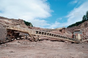  Transfer of the material from the mobile Lokolink conveyor to the stationary belt 