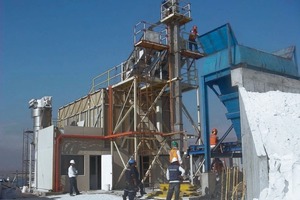  	Semi-stationary sorting plant in the Atacama Desert 