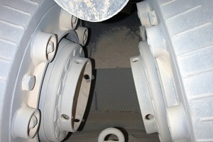  View into the Loesche vertical roller mill 