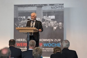  <div class="bildtext">7	Prof. Jürgen Hirsch, amtierender Vorsitzende der DGM</div> 