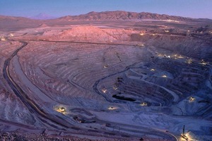  7	Escondida Kupfermine in Chile • Escondida copper mine in Chile 