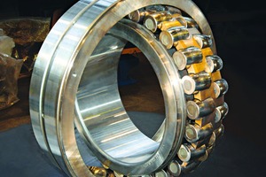  <div class="bildtext">2 After six years in operation without re-lubrication, the spherical roller bearing was still in excellent condition</div> 