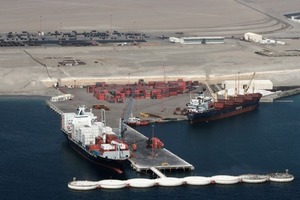  5 Verschiffung des aufbereiteten Materials vom Seehafen Mejillones • Shipment of the processed material from the maritime port of Mejillones 