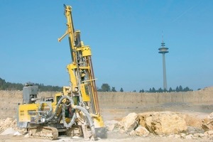  	Excavator with analysis module 