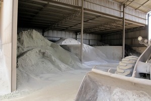  <div class="bildtext">3 Rohmateriallager / Materialvorbereitung # Feed-material storage / material preparation</div> 