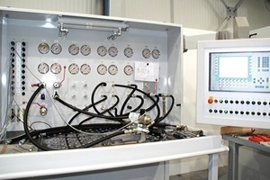  Integral Hydraulik test bench as a permanently integrated workstation 